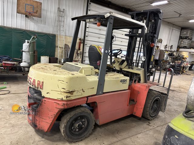 Lot 83-1049 - Nissan 45H Forklift