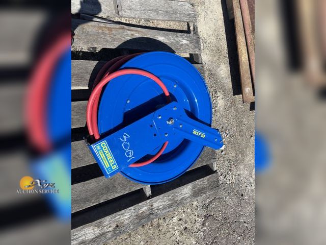 Lot 83-3001 - New 1/2" x 100' Hose Reel