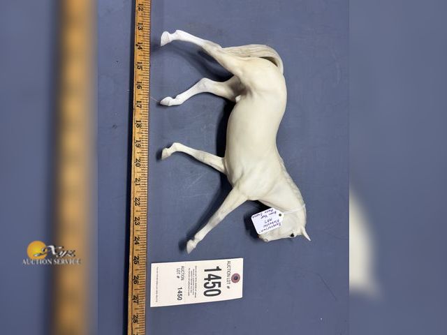 Lot 83-1450 - Breyer Hanoverian-Alabaster 1987 from your horse source