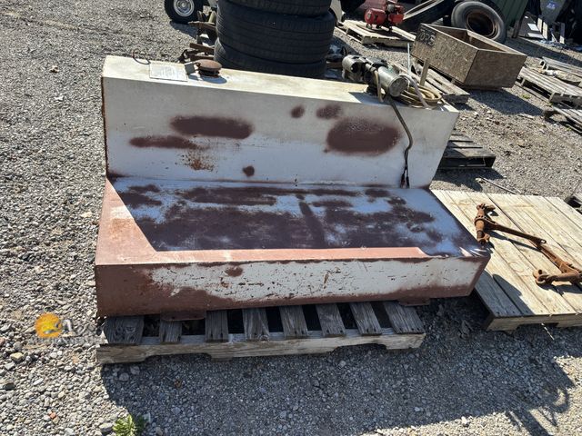 Lot 83-1062 - 105 Gallon Transfer Tank
