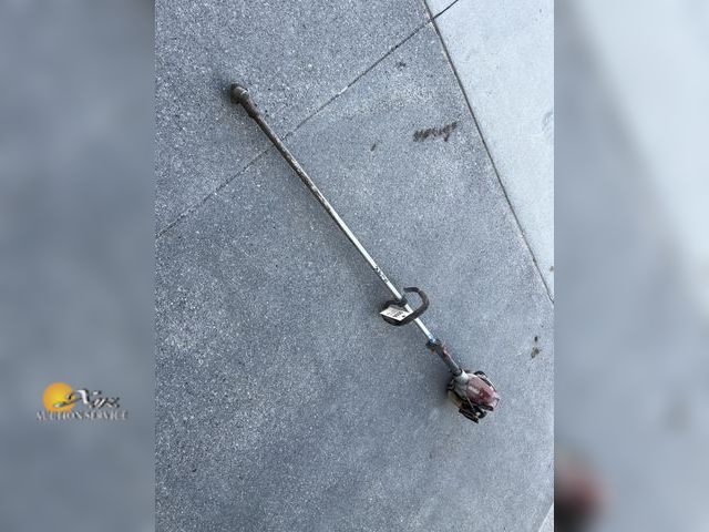 Lot 83-0556 - Shindaiwa T262 Trimmer