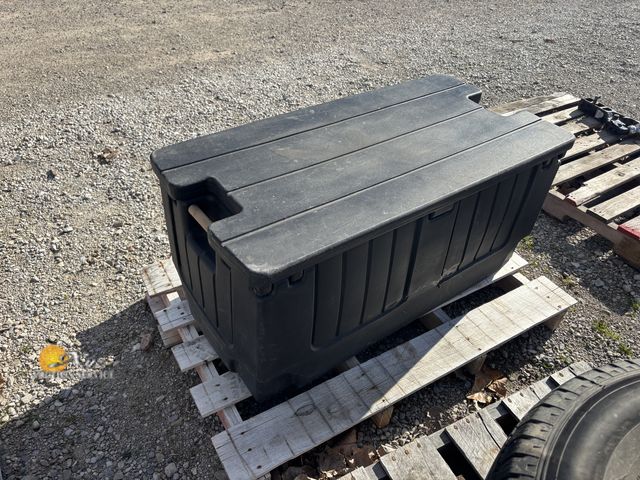 Lot 83-0808 - Tool Box