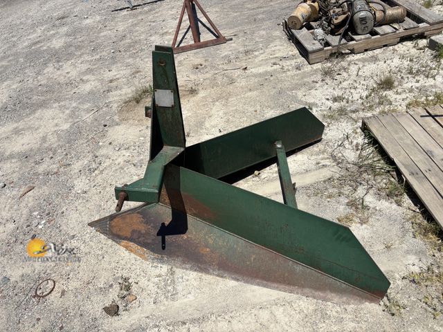Lot 83-3021 - 3pt Trencher