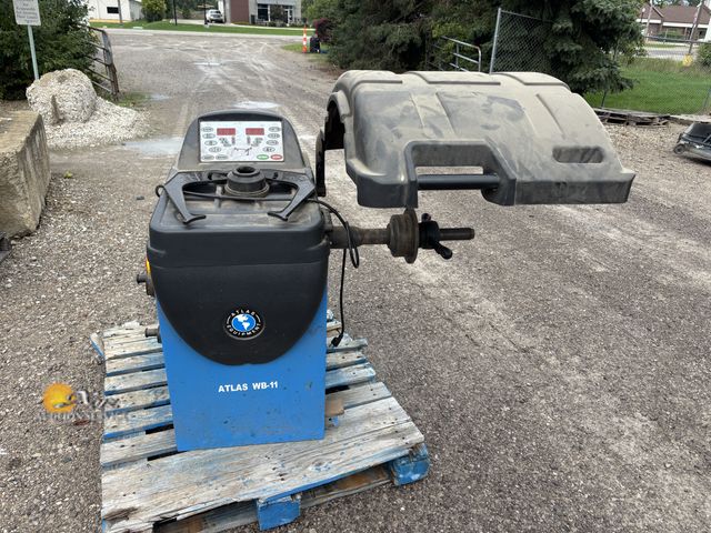 Lot 83-1007 - Atlas WB11 Wheel Balancer