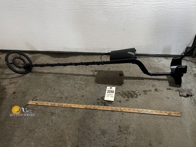Lot 83-2250 - Bounty Hunter Metal Detector