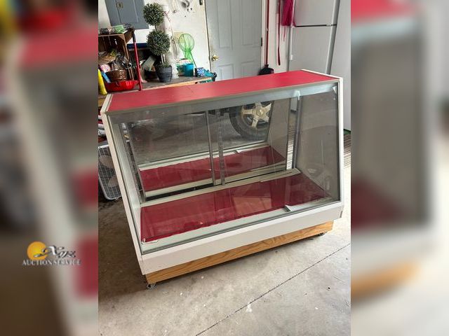 Lot 83-1046 - Glass Display Case. 4ft long, 40 inches tall, glass doors, a mirror, and one glass shelf.