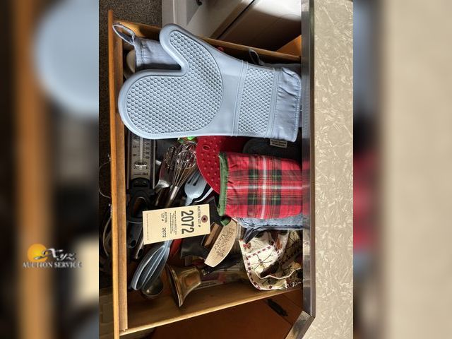 Lot 83-2072 - Lot of Miscellaneous Kitchen Utensils