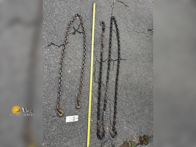 Lot 83-0526 - Lot of Chains