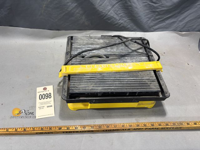 Lot 83-0098 - 4" Portable Ceramic Tile Wet Saw