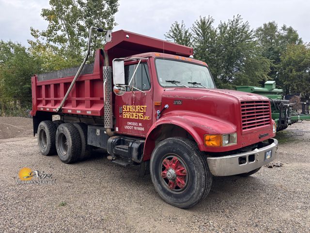 Lot 83-1025 - 1997 International 4900 Dump Truck