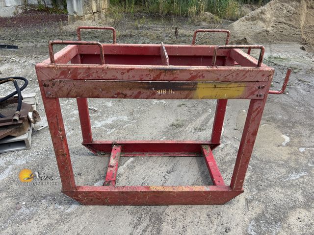 Lot 83-1060 - Steel Cage
