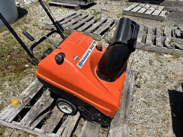 Lot 83-1019 - Husqvarna 5021R Snowblower