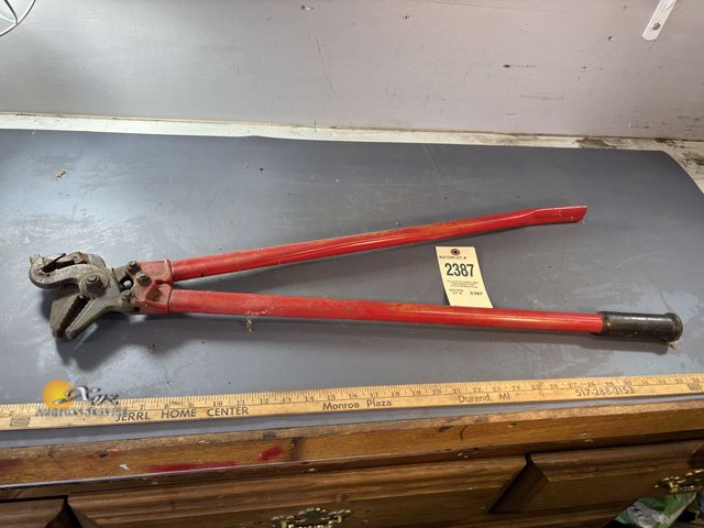 Lot 83-2387 - Heavy Duty Tire Chain Repair Plier