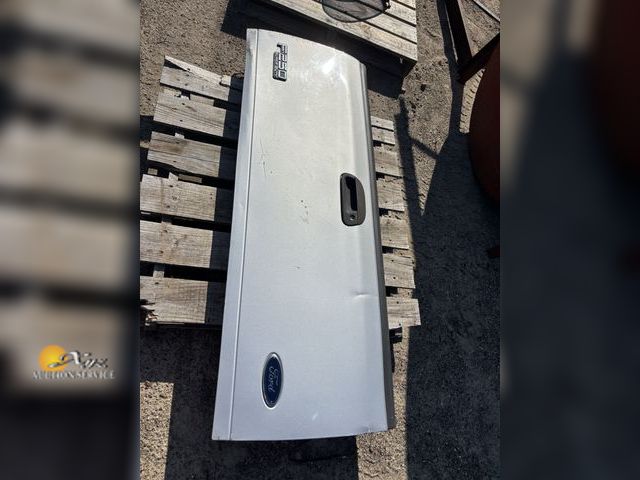 Lot 83-1005 - Ford F250 Super Duty Tailgate