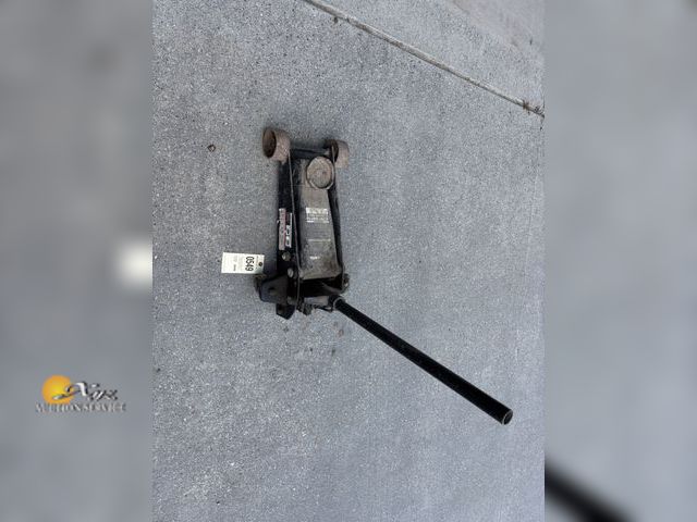 Lot 83-0549 - 3-ton Floor Jack