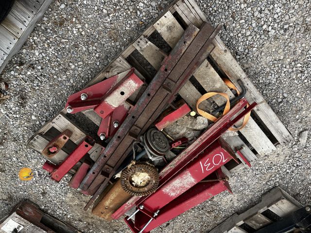 Lot 83-7031 - Miscellaneous Case IH Steel Lot