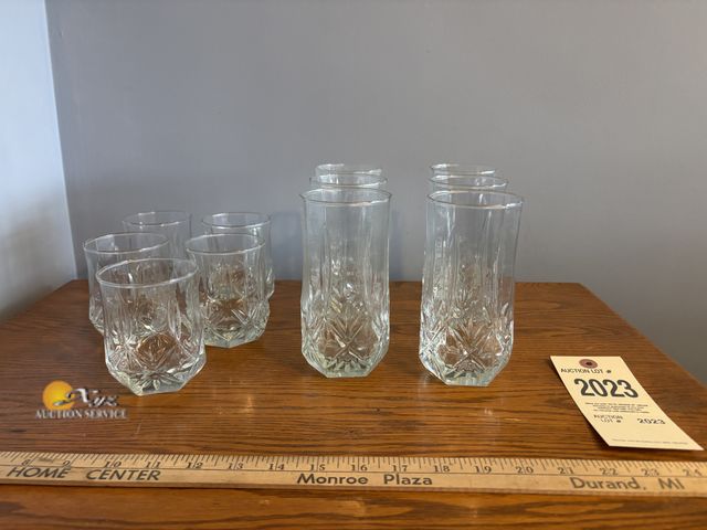 Lot 83-2023 - Set of 11 Glasses