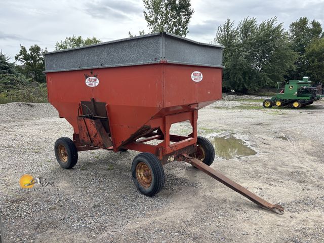 Lot 83-1008 - Ficklin Gravity Box Model 213 with Extension on Gehl Running Gear Model 500