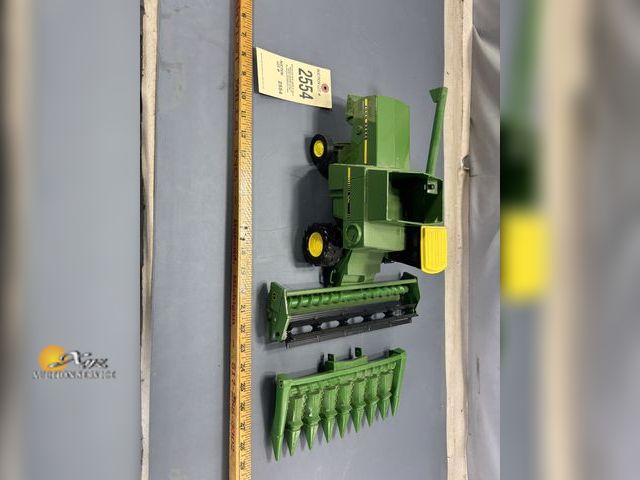Lot 83-2554 - John Deere Turbo II Combine Farm Toy