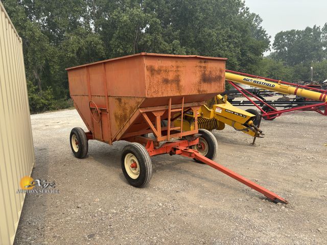 Lot 83-1053 - Gravity Wagon Side Dump