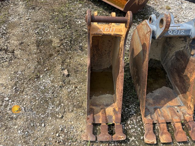 Lot 83-2011 - 11-in Excavator Bucket