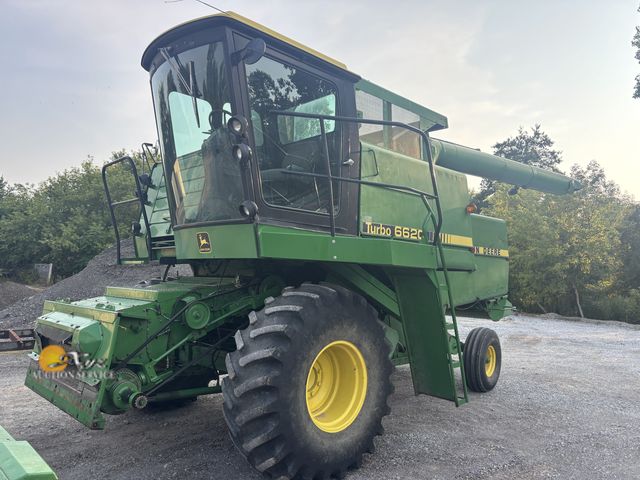 Lot 83-1028 - 1983 John Deere 6620 Combine