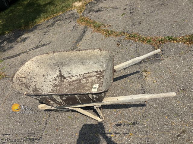 Lot 83-0567 - Wheelbarrow