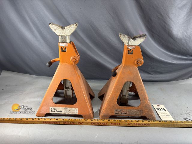 Lot 83-0218 - Pair of 6 Ton Jack Stands