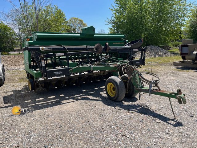 Lot 83-3000 - John Deere 15 Foot 750 No Till Drill, Unverferth Fill System, Markers, Seed Flow Sensors (No Monitor...