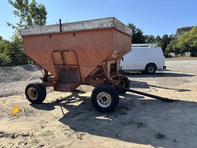 Lot 83-1016 - Gravity Wagon on Minnesota Running Gear