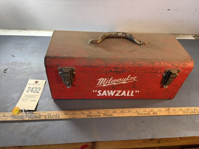Lot 83-2432 - Milwaukee Sawall Toolbox with Miscellaneous Stencils