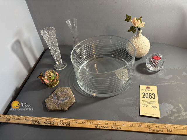 Lot 83-2083 - Lot of Decorative Items