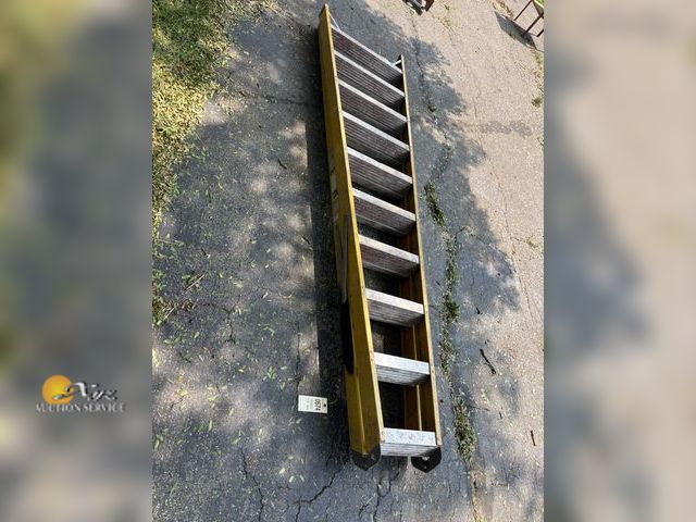 Lot 83-0574 - 10 ft Ladder