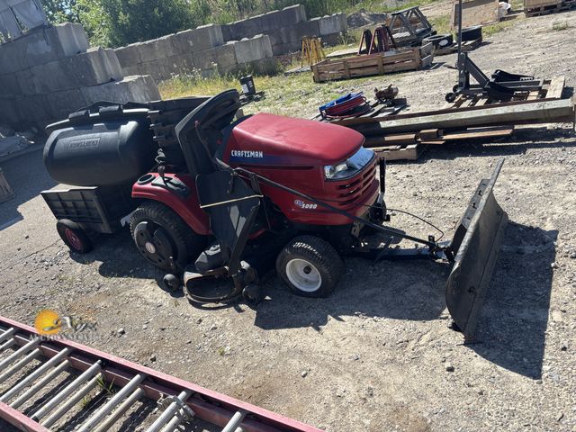 Lot 83-1010 - Craftsman GT5000 Riding Lawn Mower