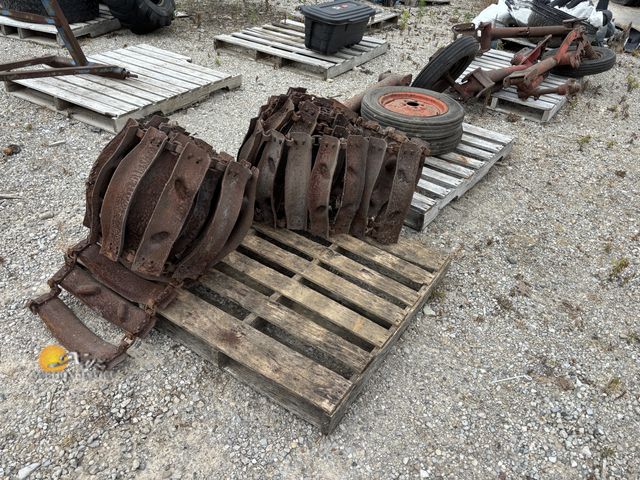 Lot 83-1001 - Half Tracks Ford 8-9N