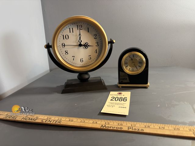 Lot 83-2086 - Lot of Clocks