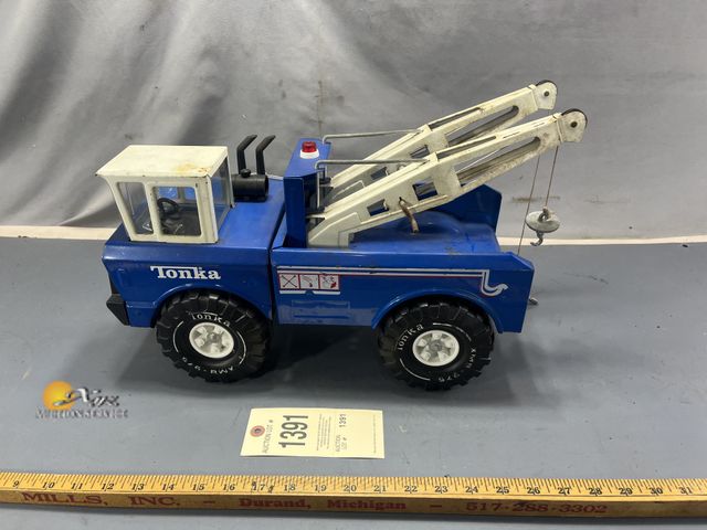 Lot 83-1391 - Vintage Tonka Crain