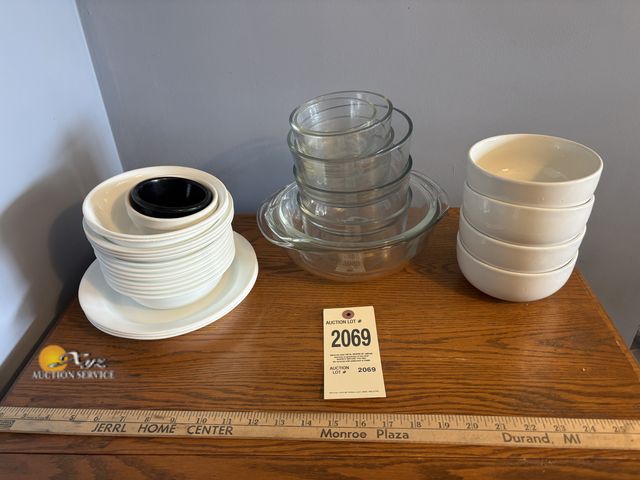 Lot 83-2069 - Lot of Glass and Plastic Bowls