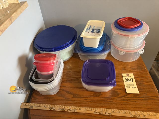 Lot 83-2047 - Lot of Miscellaneous Plastic Food Storage Containers