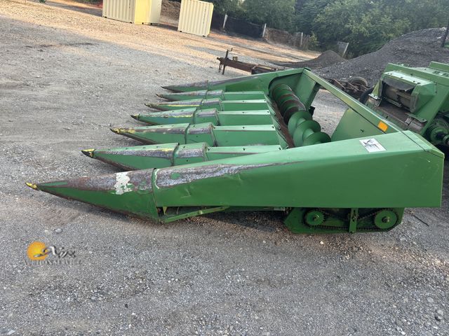 Lot 83-1029 - John Deere 643 6 Row Corn Head