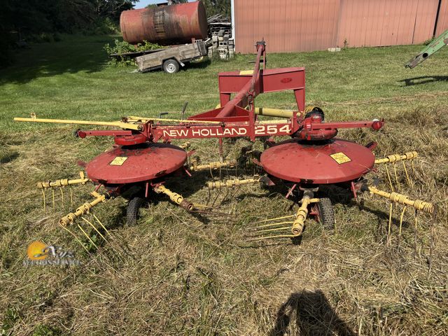 Lot 83-1003 - New Holland 254 Rotary Rake/Tedder