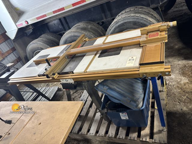 Lot 83-0115 - Craftsman  113.298843 10" Table Saw