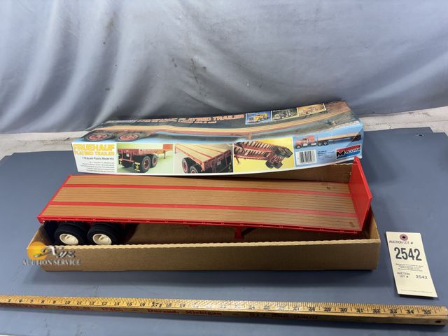 Lot 83-2542 - Monogram Fruehauf Flatbed Trailer 1/16 Scale