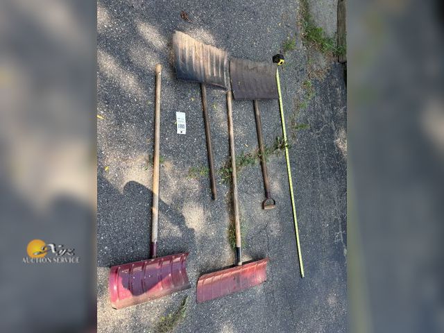 Lot 83-0861 - Lot of Metal Snow Shovels