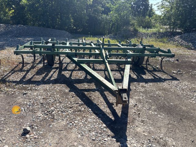 Lot 83-1007 - 15ft John Deere Cultivator