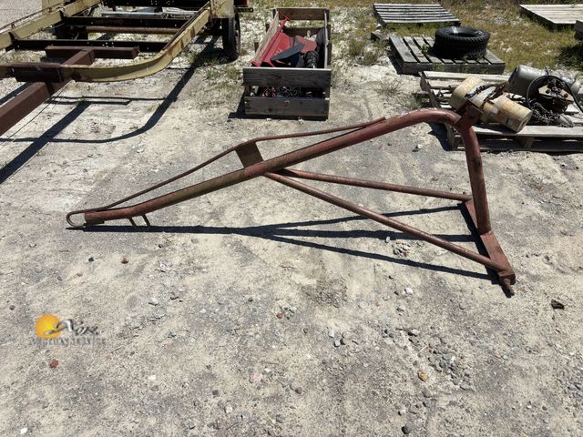 Lot 83-3024 - 3pt Boom Lift