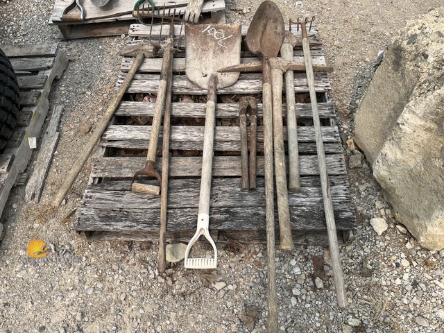 Lot 83-7001 - Hand Tool Lot