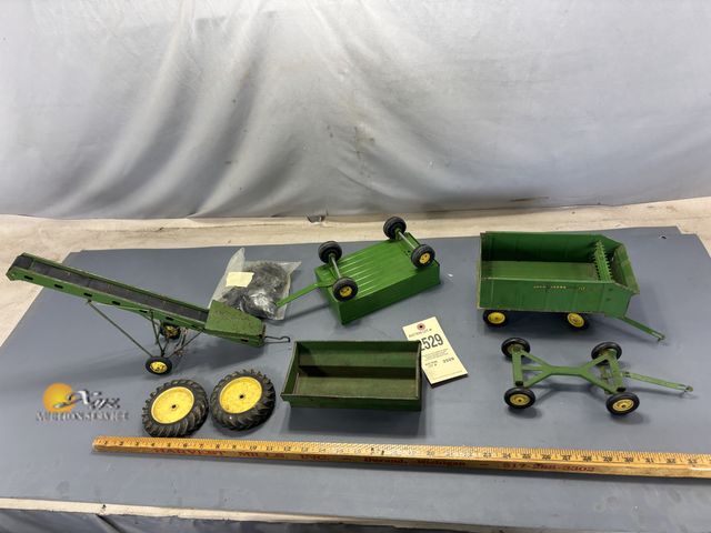 Lot 83-2529 - Lot of Farm Toys