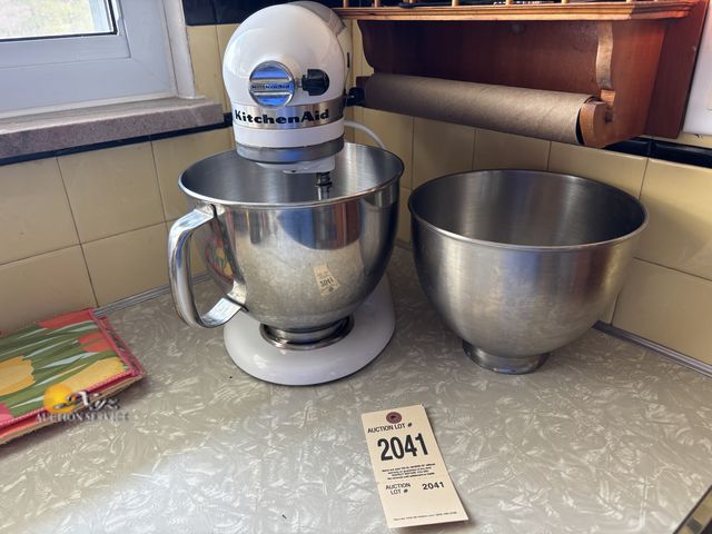 Lot 83-2041 - KitchenAid Classic Stand Mixer
