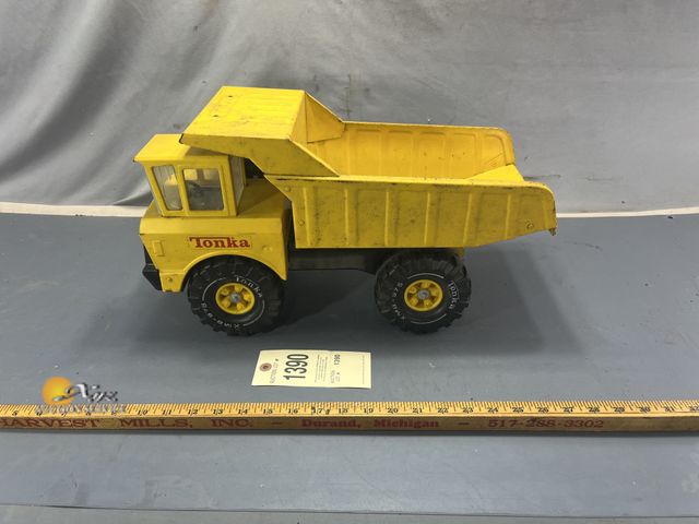 Lot 83-1390 - Vintage Tonka Dump Truck